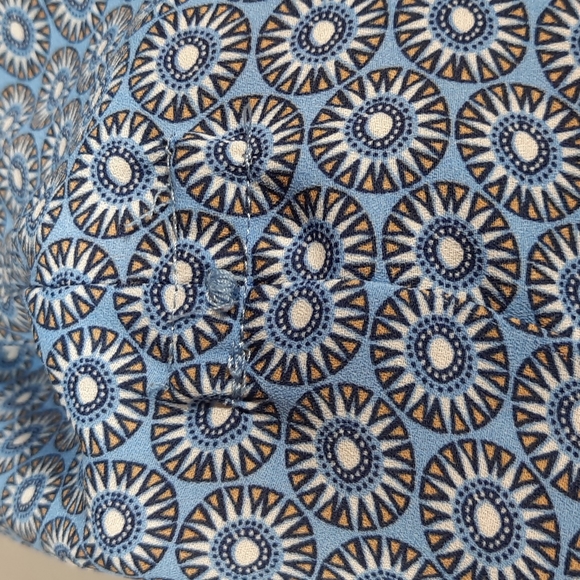 Dressbarn Plus Size 2X Womens Blouse Fall Top Blue Geometric roll button sleeves - Picture 10 of 13